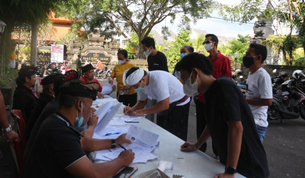 Kelian Banjar Dinas se Desa Dalung Pastikan Warganya Menerima Vaksinasi Booster